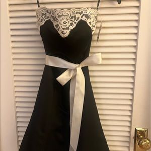 Gorgeous black strapless dress.